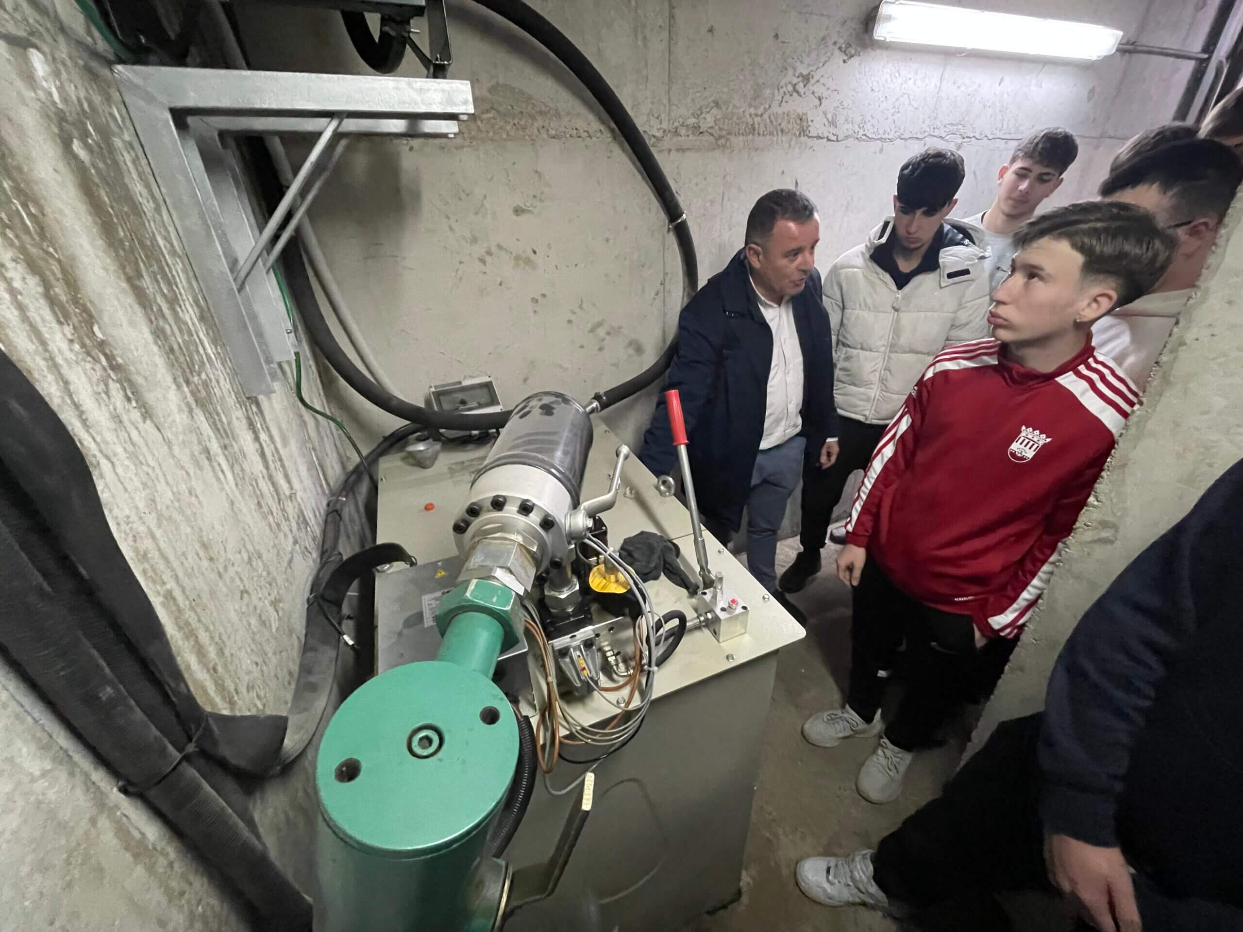 Escuelas San José fortalece la formación profesional con jornada técnica especializada de Schindler