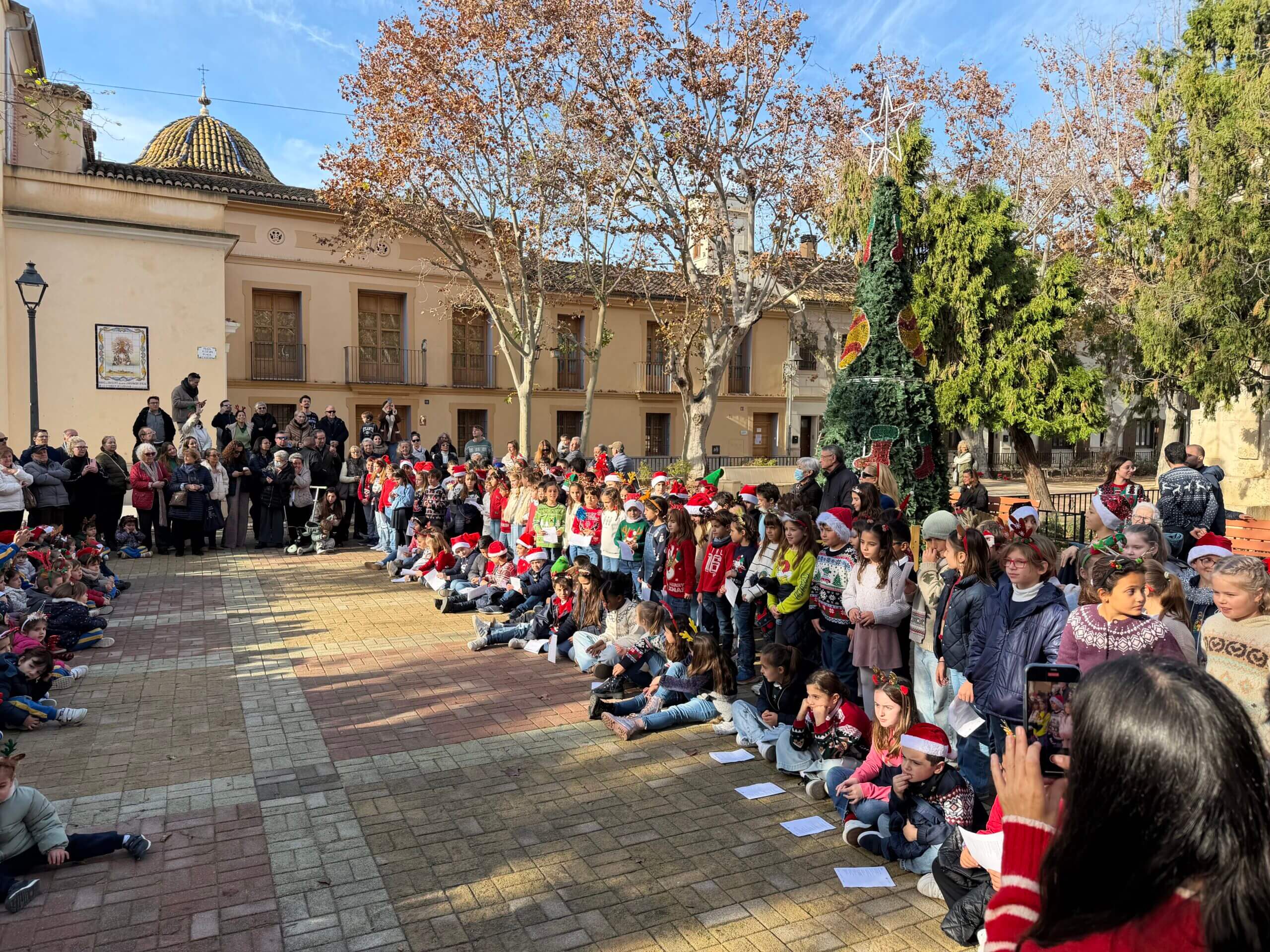 3.º de Primaria comparte la Navidad con el barrio de Campanar