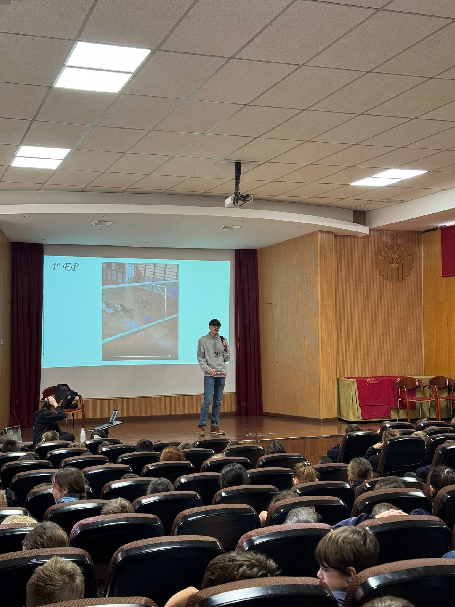 Visita de Vicente Juan, referente del deporte adaptado, en el Día del Deporte